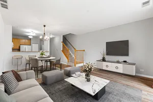 $2,500 | 732 Woodewind Drive, Unit 732, Naperville, IL 60563