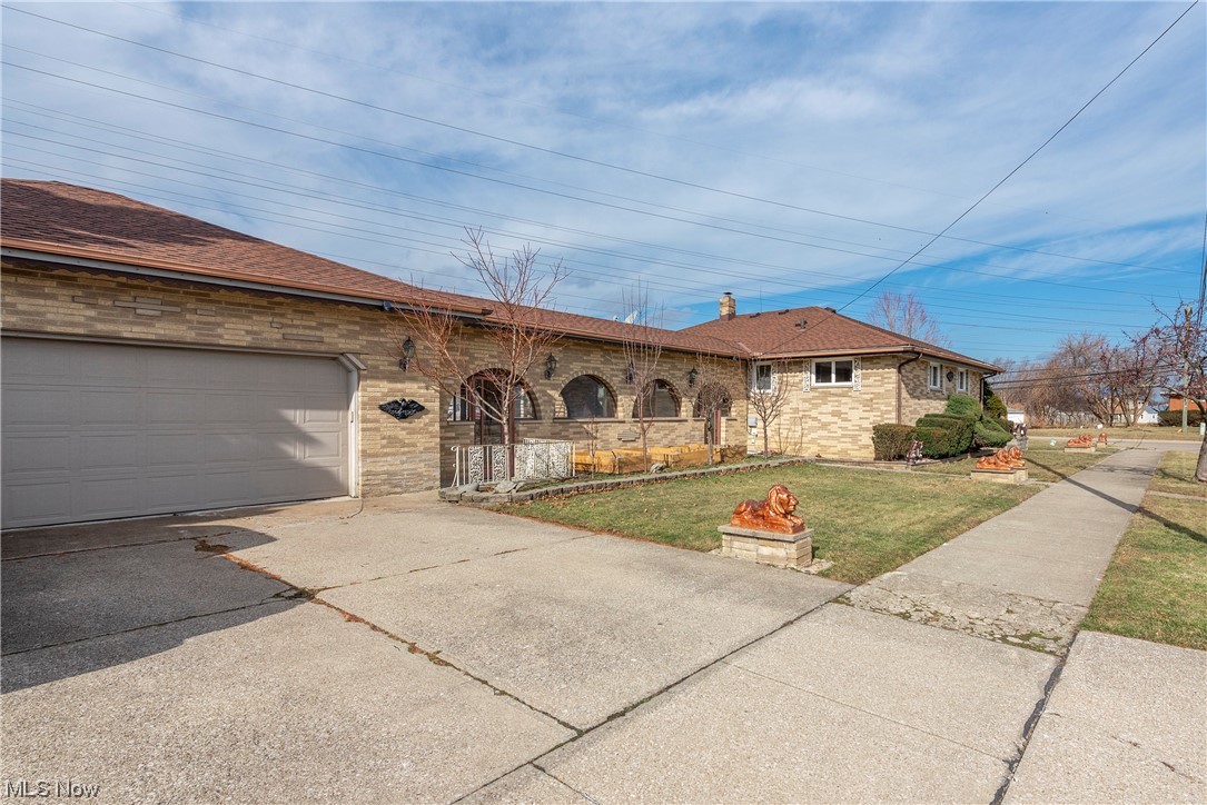 9897 Biddulph Road Cleveland, OH 44144 - Photo 4 of 47 Gallery Image 4