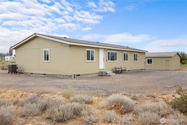 a view of backyard of house