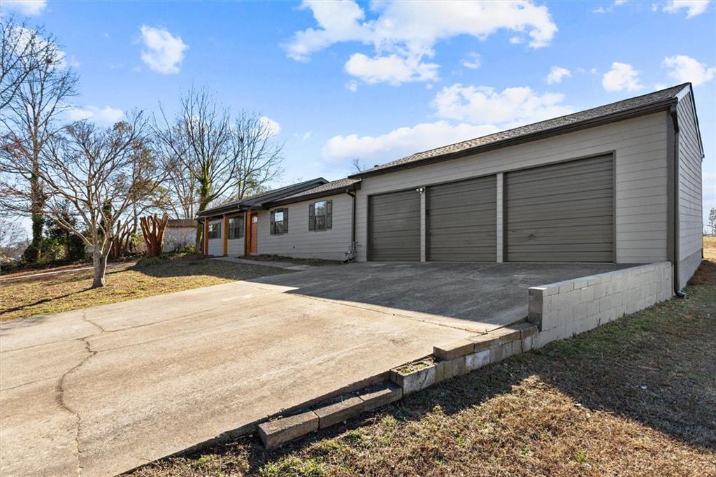 747 Briarwood Road Southwest Conyers, GA 30094 - Photo 4 of 63