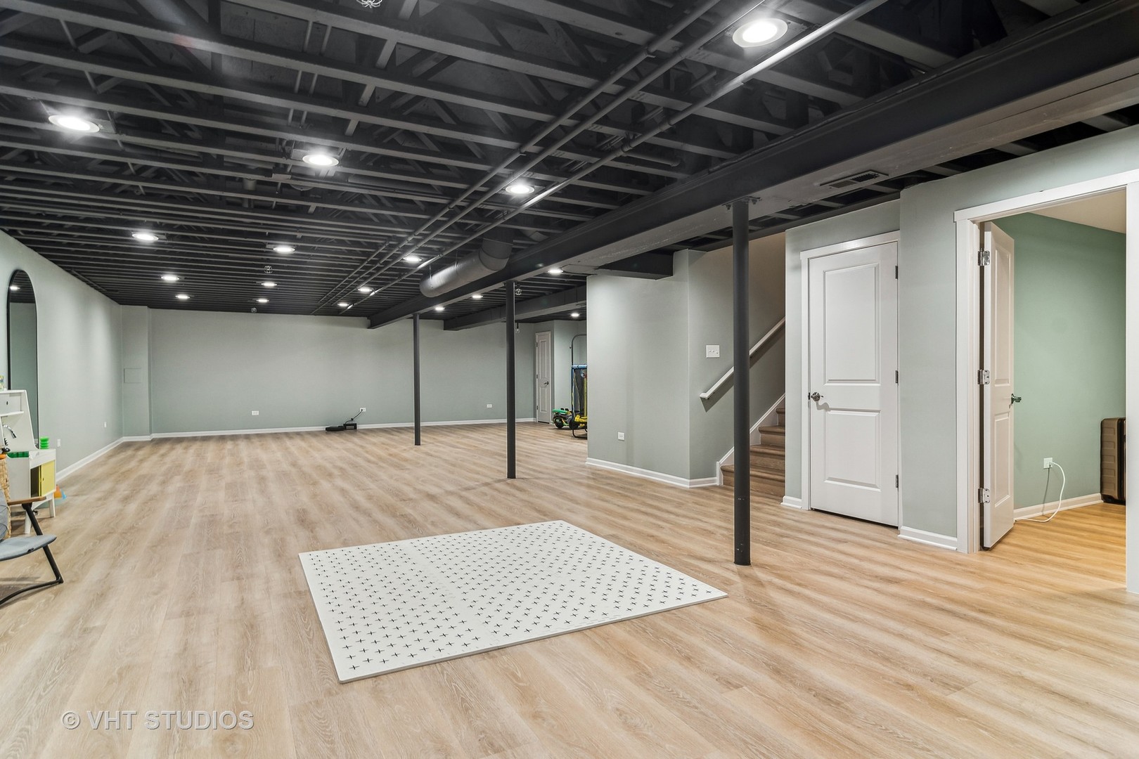 253 Hoffman Drive Buffalo Grove, IL 60089 - Photo 20 of 32 a view of an empty room