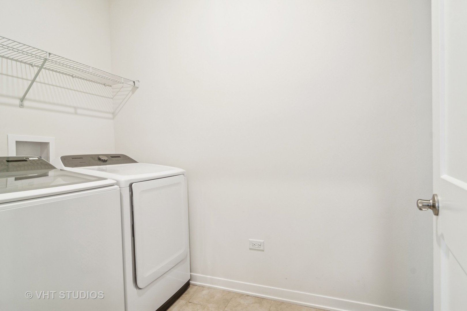 253 Hoffman Drive Buffalo Grove, IL 60089 - Photo 21 of 32 a utility room with dryer and washer