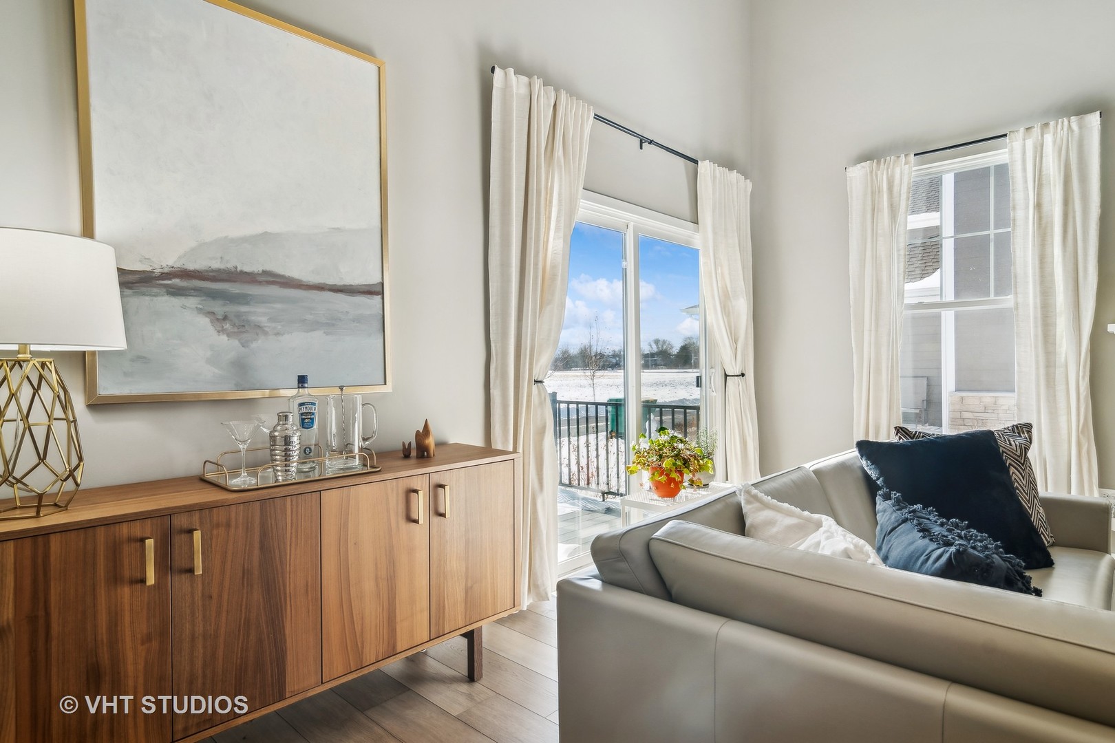 253 Hoffman Drive Buffalo Grove, IL 60089 - Photo 23 of 32 a living room with furniture and a window