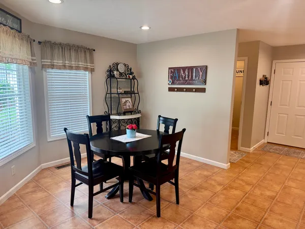 $368,000 | 1106 Daybreak Drive, Marion, IL 62959