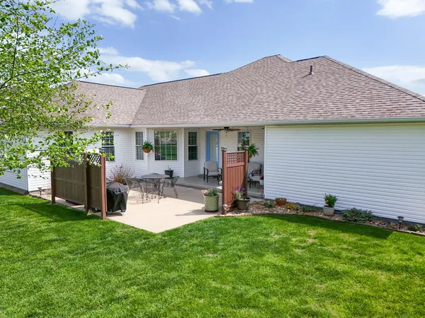 $368,000 | 1106 Daybreak Drive, Marion, IL 62959