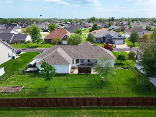$368,000 | 1106 Daybreak Drive, Marion, IL 62959