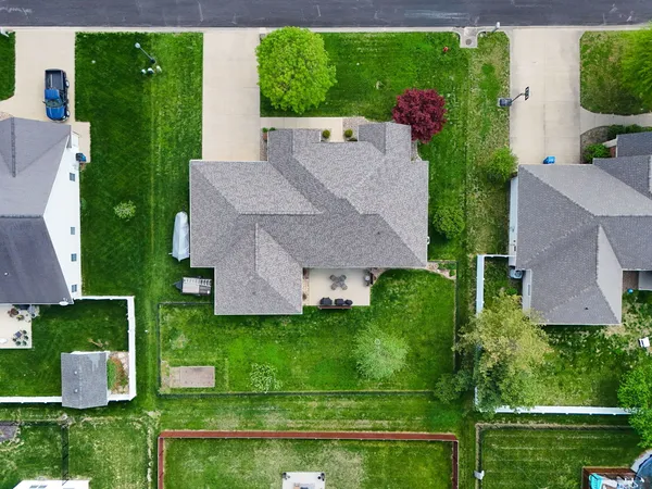 $368,000 | 1106 Daybreak Drive, Marion, IL 62959