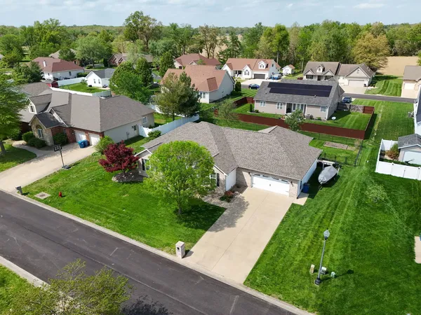 $368,000 | 1106 Daybreak Drive, Marion, IL 62959