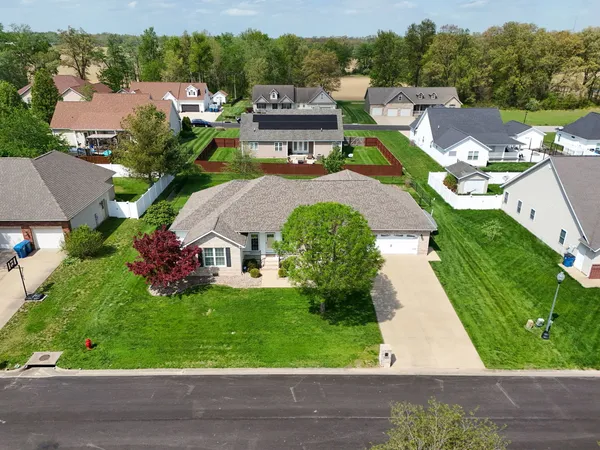 $368,000 | 1106 Daybreak Drive, Marion, IL 62959