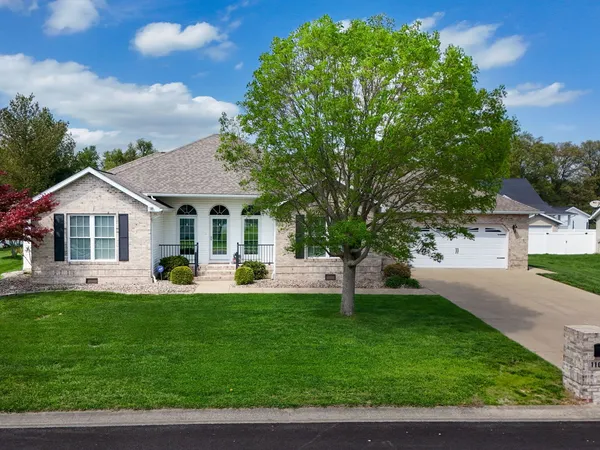 $368,000 | 1106 Daybreak Drive, Marion, IL 62959