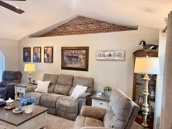 $368,000 | 1106 Daybreak Drive, Marion, IL 62959