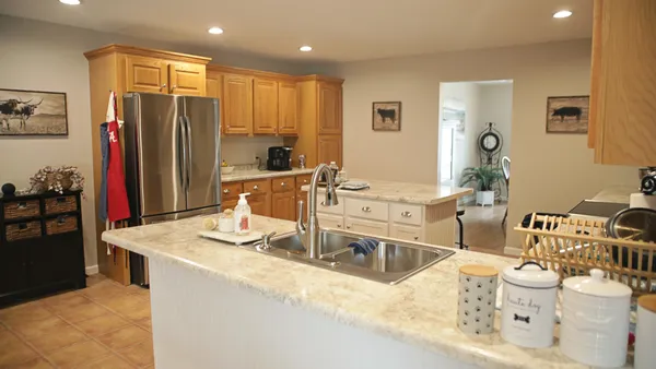 $368,000 | 1106 Daybreak Drive, Marion, IL 62959