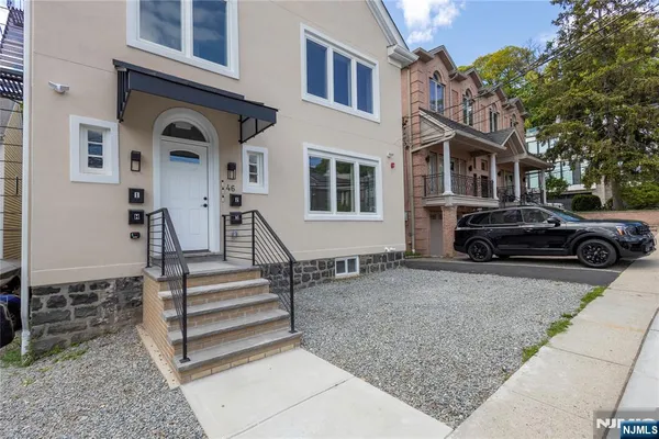 $6,000 | 46 Hudson Avenue, Unit A, Edgewater, NJ 07020