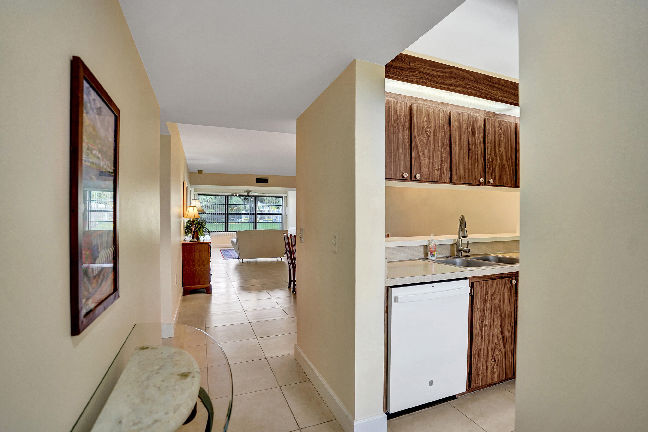 6037 Balboa Circle, Unit 101 Boca Raton, FL 33433 - Photo 4 of 29 Foyer Entry