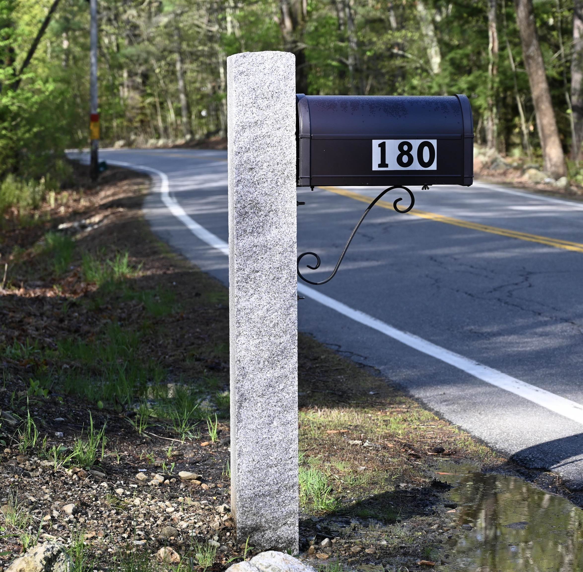 180 Hoit Road Concord, NH 03301 - Photo 2 of 43