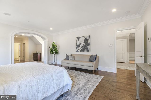 a view of a walk in closet