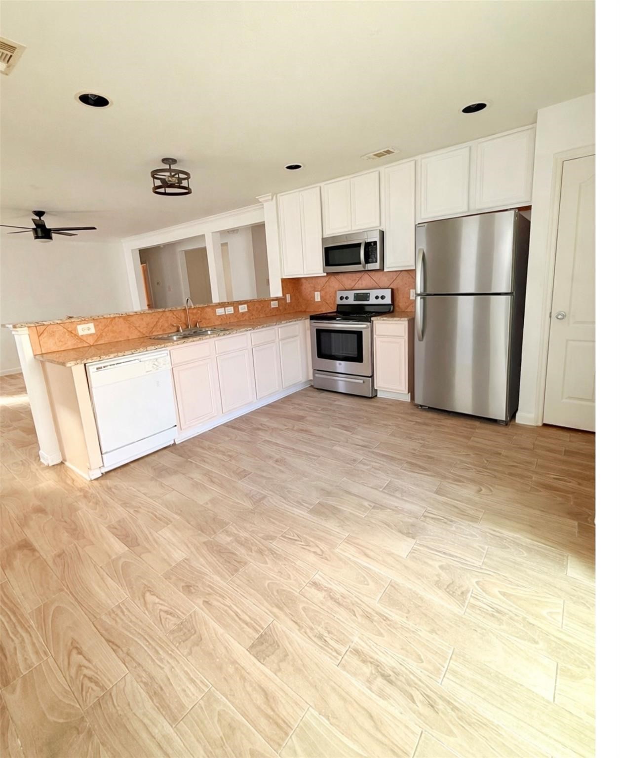 2918 Beacon Grove Street Spring, TX 77389 - Photo 2 of 16