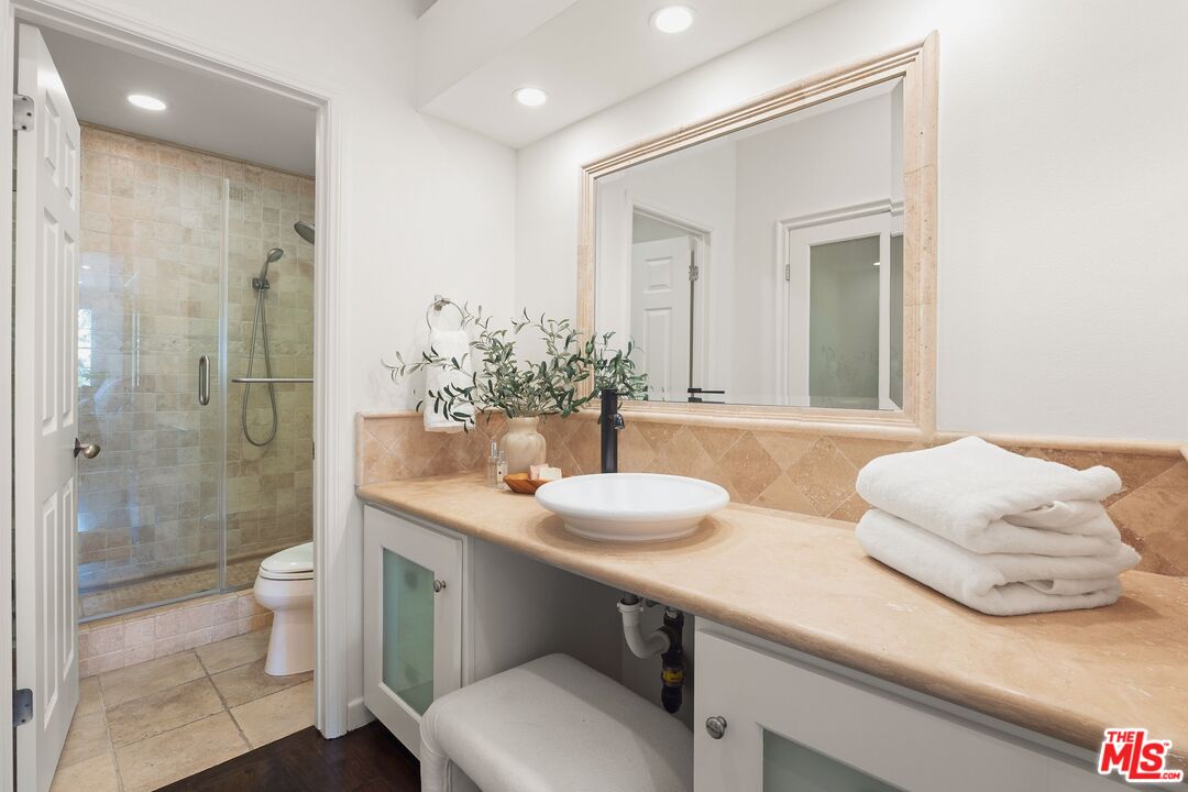 2125 Ridge Drive Los Angeles, CA 90049 - Photo 22 of 32