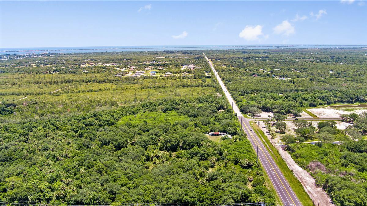 880 Malabar Road Malabar, FL 32950 - Photo 4 of 7 a view of a city