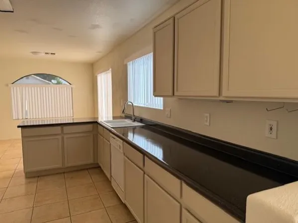 $2,050 | 9427 West Ironwood Drive, Peoria, AZ 85345