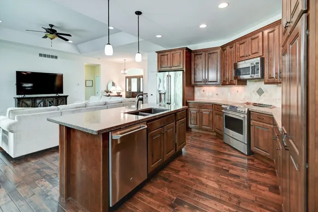 $760,000 | 825 Richard, Waunakee, WI 53597