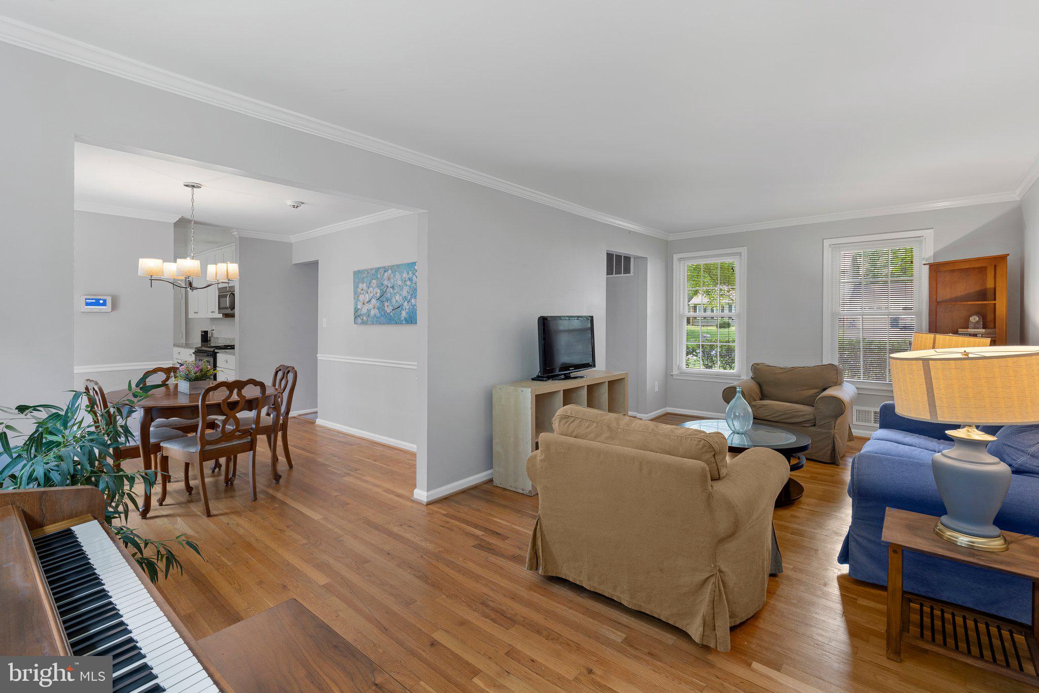 14201 Sturtevant Road Silver Spring, MD 20905 - Photo 10 of 53 Living room