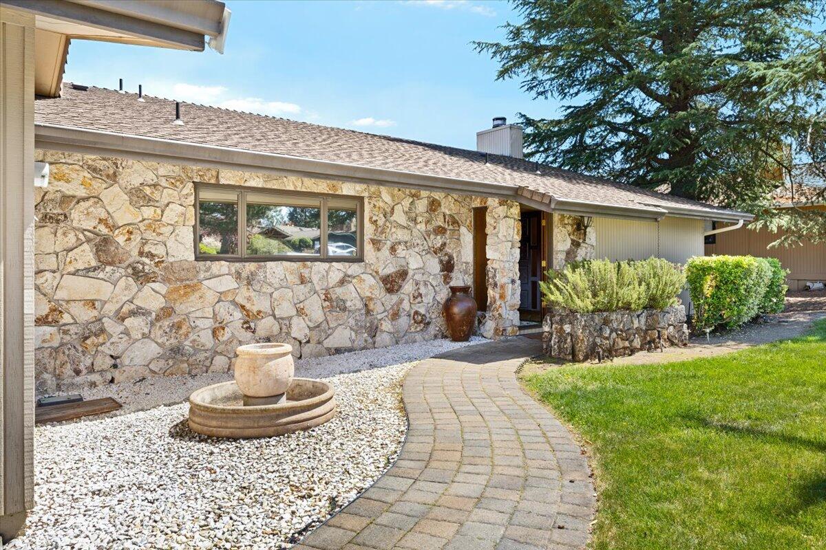 53 South Foothill Road Medford, OR 97504 - Photo 4 of 28 04-CI_2364