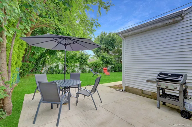 $1,098,000 | 23 Lillian Lane, Plainview, NY 11803