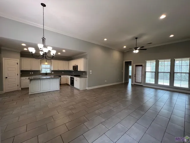 $1,950 | 27943 Meadow Hill Lane, Denham Springs, LA 70726