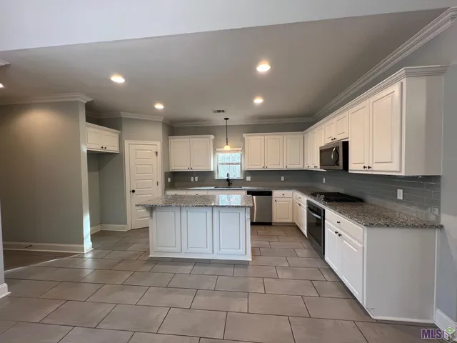 $1,950 | 27943 Meadow Hill Lane, Denham Springs, LA 70726