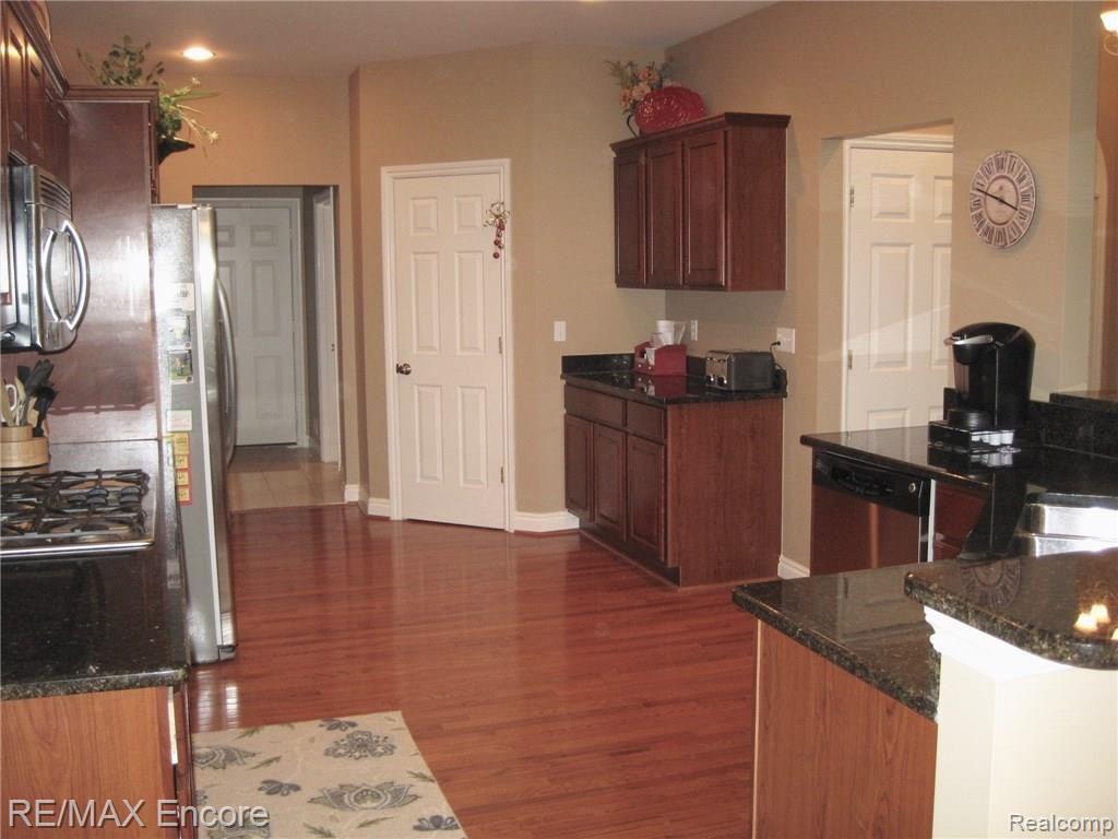 4711 Oakhurst Ridge Road Clarkston, MI 48348 - Photo 7 of 30