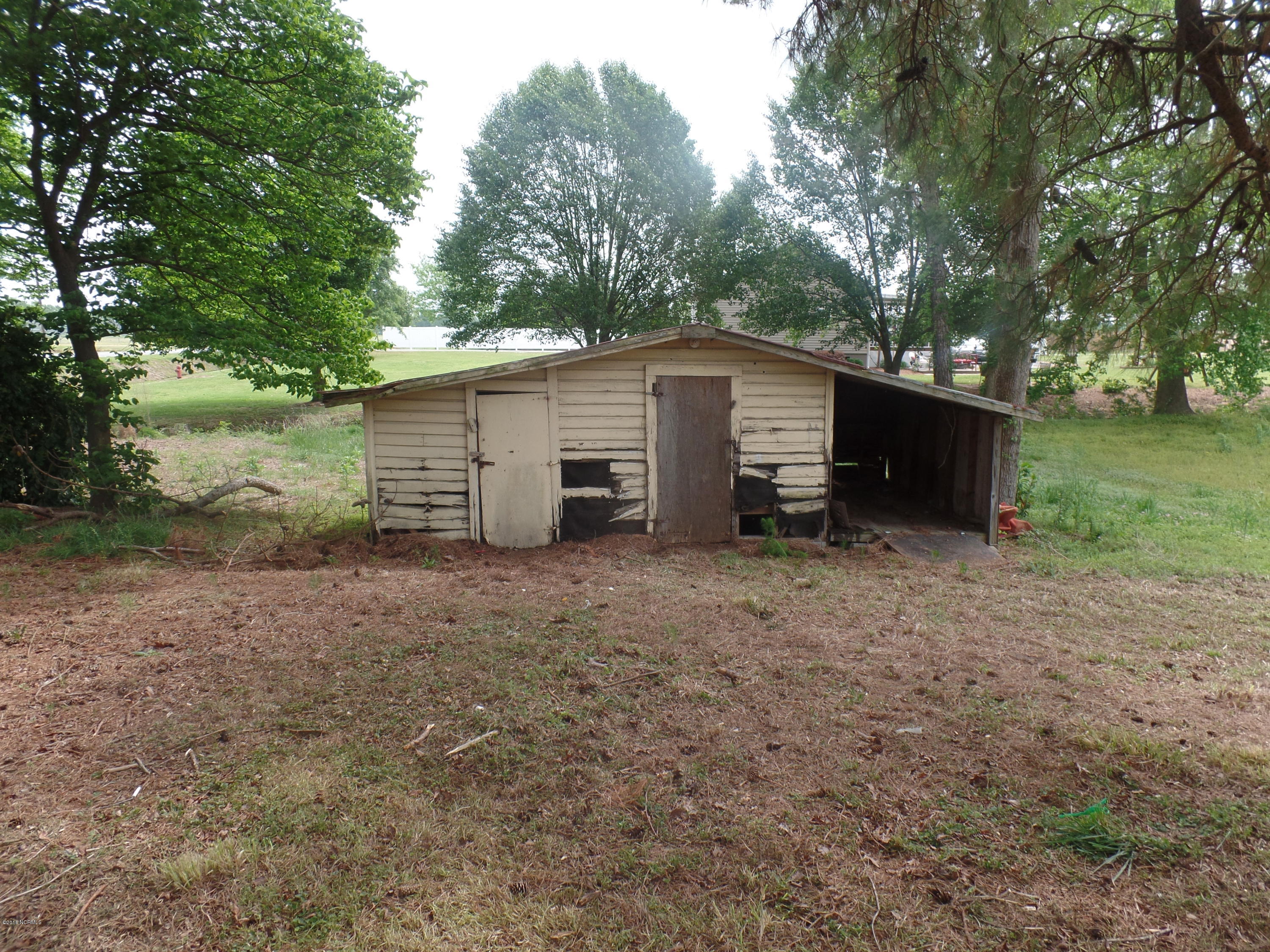 1041 Penny Branch Road Warsaw, NC 28398 - Photo 7 of 12 storage