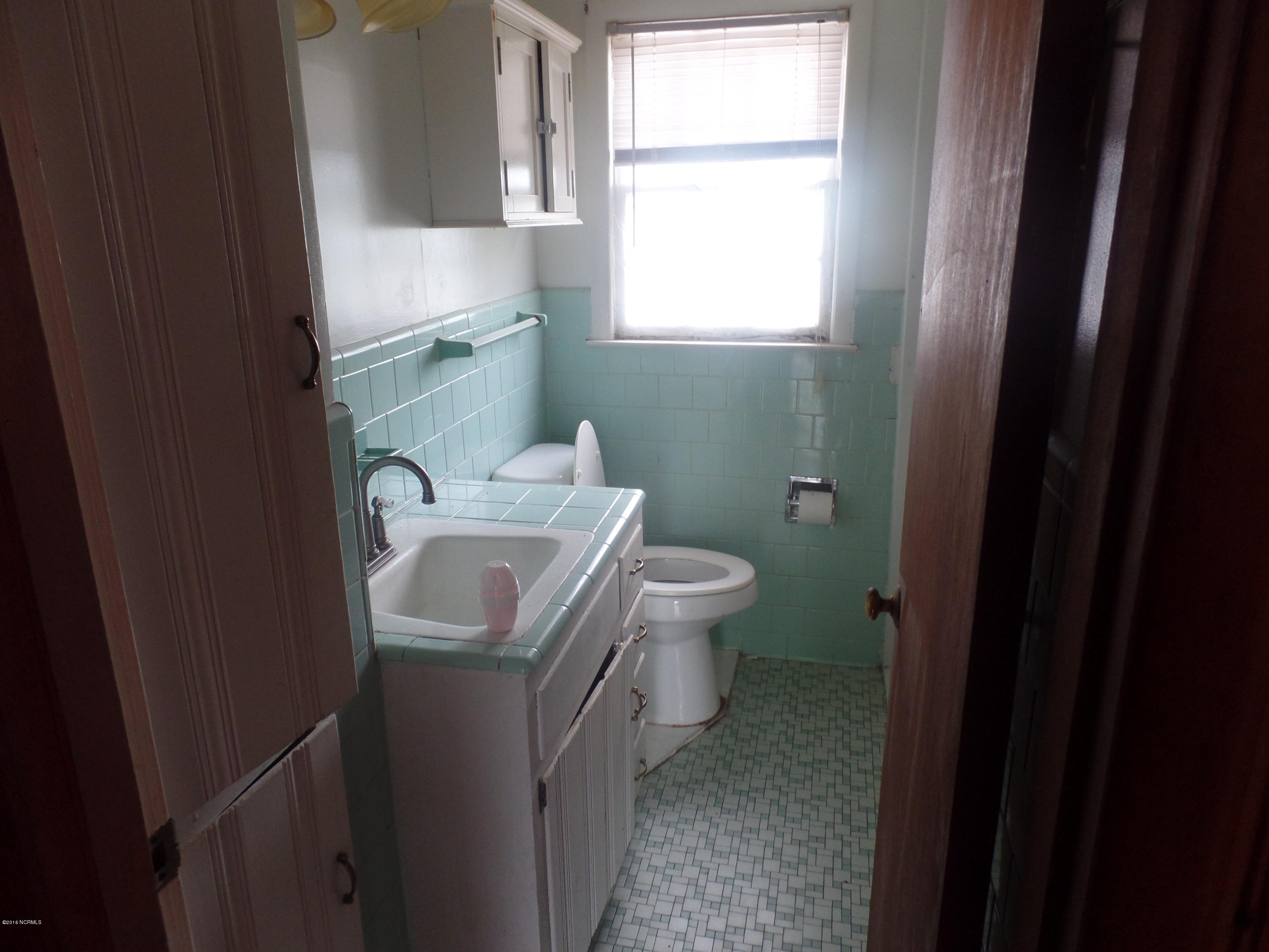 1041 Penny Branch Road Warsaw, NC 28398 - Photo 8 of 12 bathroom