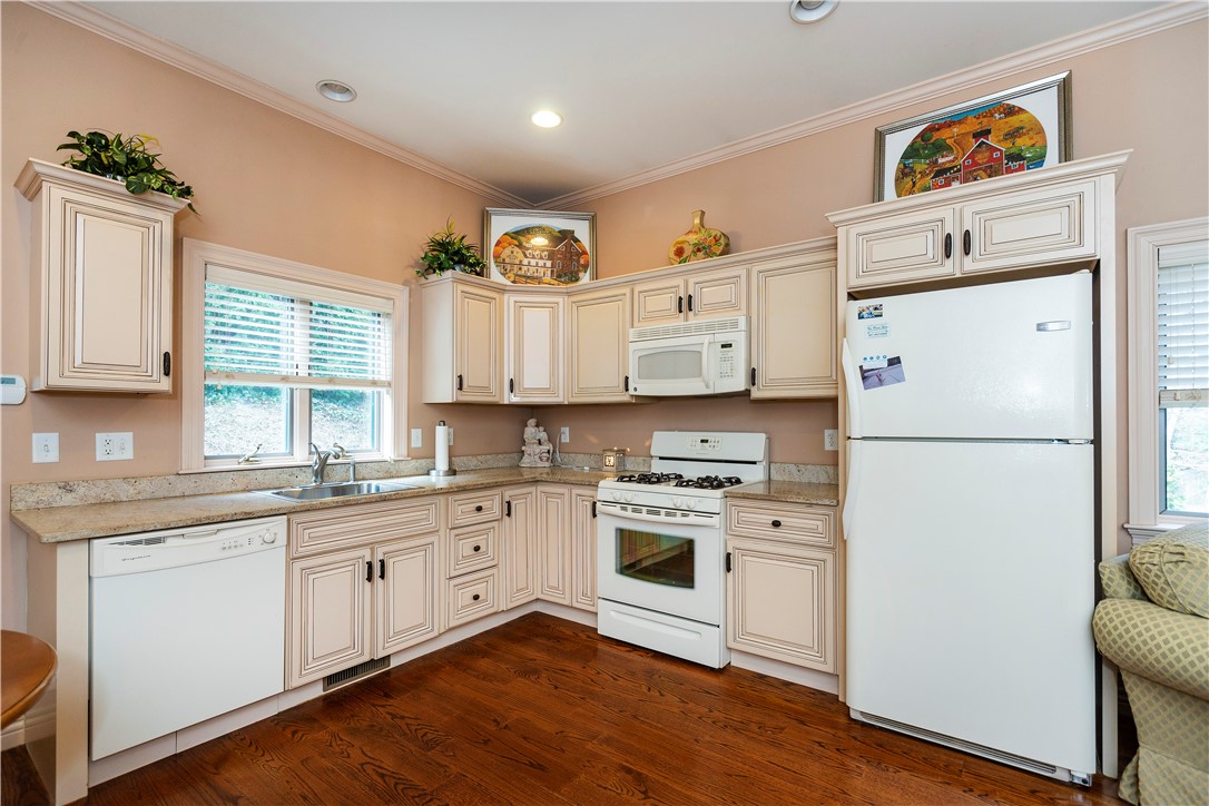 71 Crestwood Road Warwick, RI 02886 - Photo 27 of 50