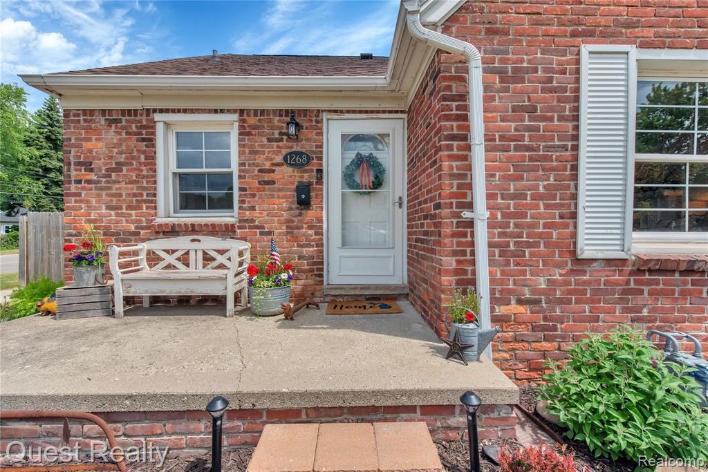 1268 Hampton Road Grosse Pointe Woods, MI 48236 - Photo 12 of 45