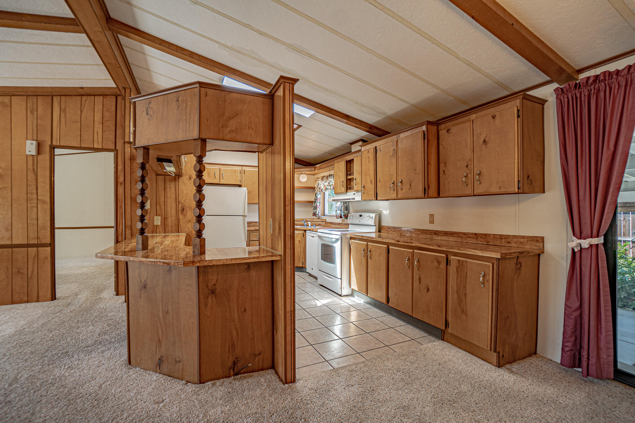 555 Freeman Road, Unit 98 Central Point, OR 97502 - Photo 3 of 24 DSC01870-HDR