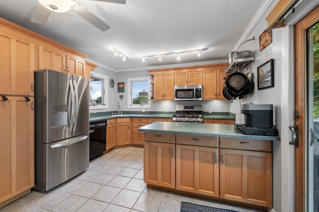 24 Log Cabin Road Lynn, MA 01904 - Photo 8 of 40 Gallery Image 8