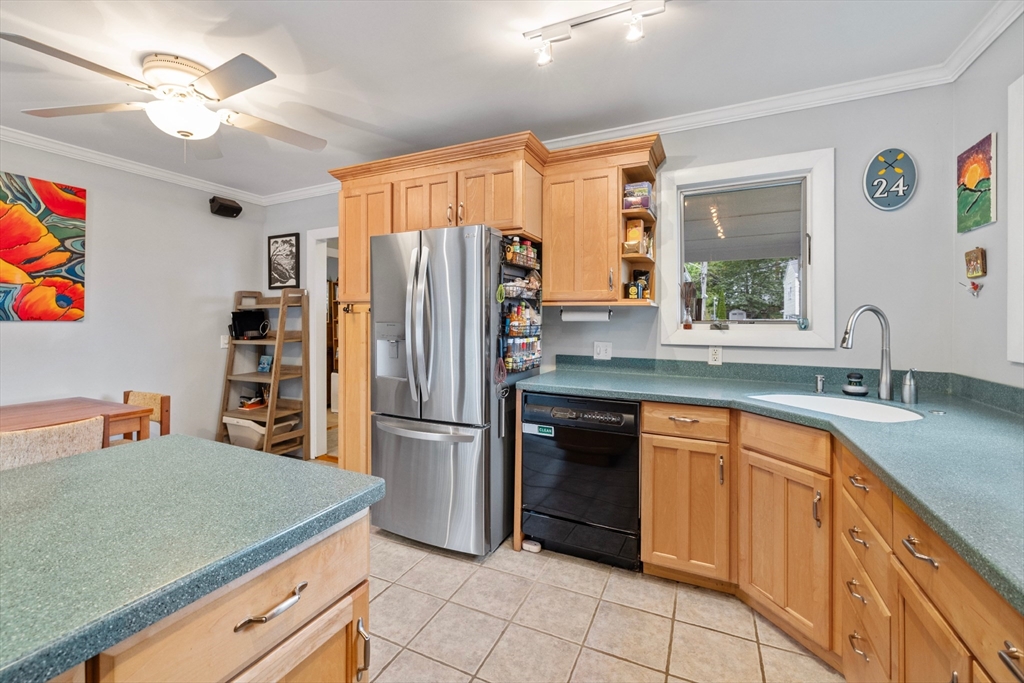 24 Log Cabin Road Lynn, MA 01904 - Photo 10 of 40 Gallery Image 10