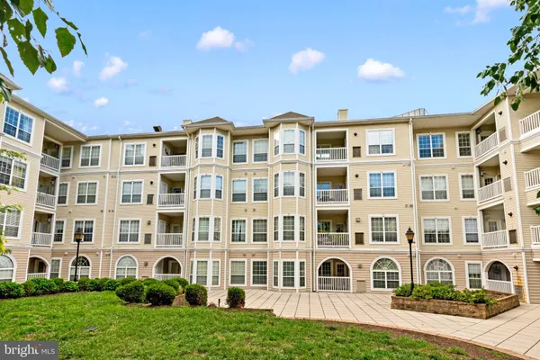 $1,950 | 4551 Strutfield Lane, Unit 4125, Alexandria, VA 22311
