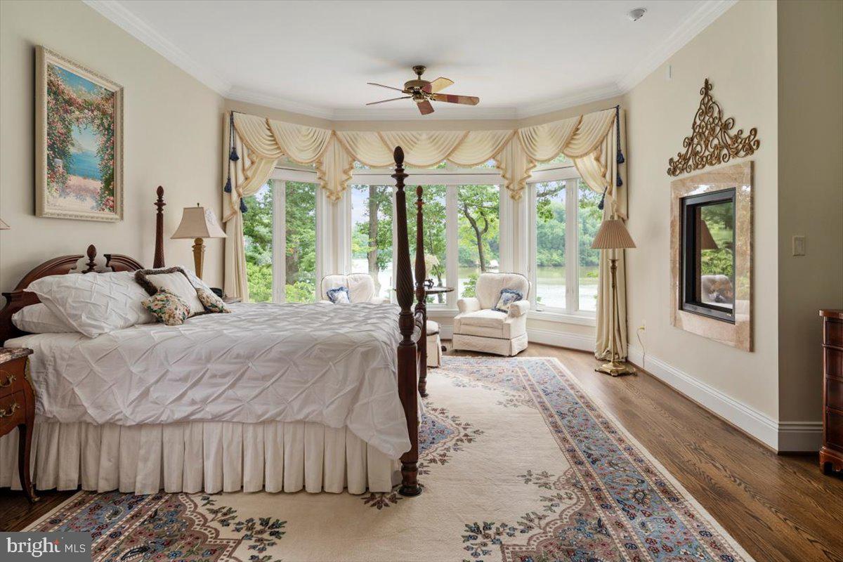 3332 Breckenridge Way Riva, MD 21140 - Photo 24 of 50 a spacious bedroom with a bed couch and a large window