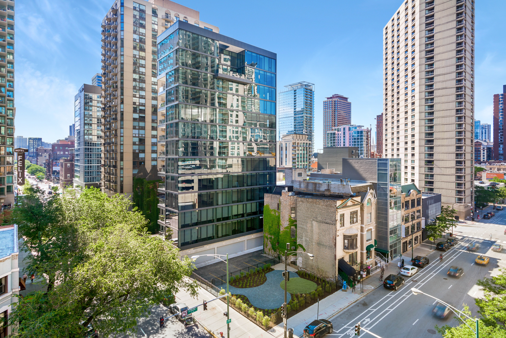 56 West Huron Street, Unit 9 Chicago, IL 60654 - Photo 36 of 38 a city view with tall buildings