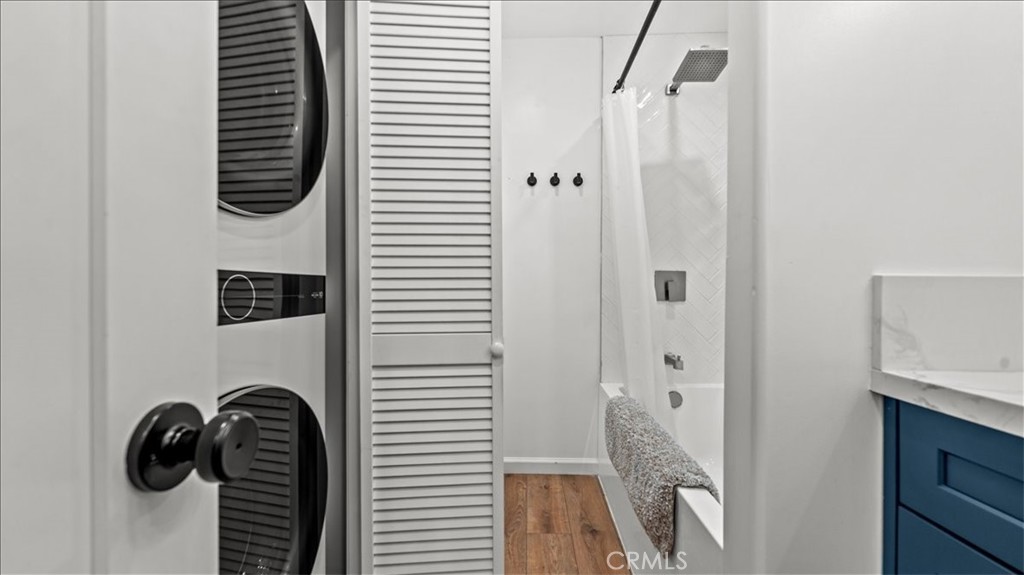 1475 North Holly Avenue Colton, CA 92324 - Photo 27 of 45 a bathroom with a shower