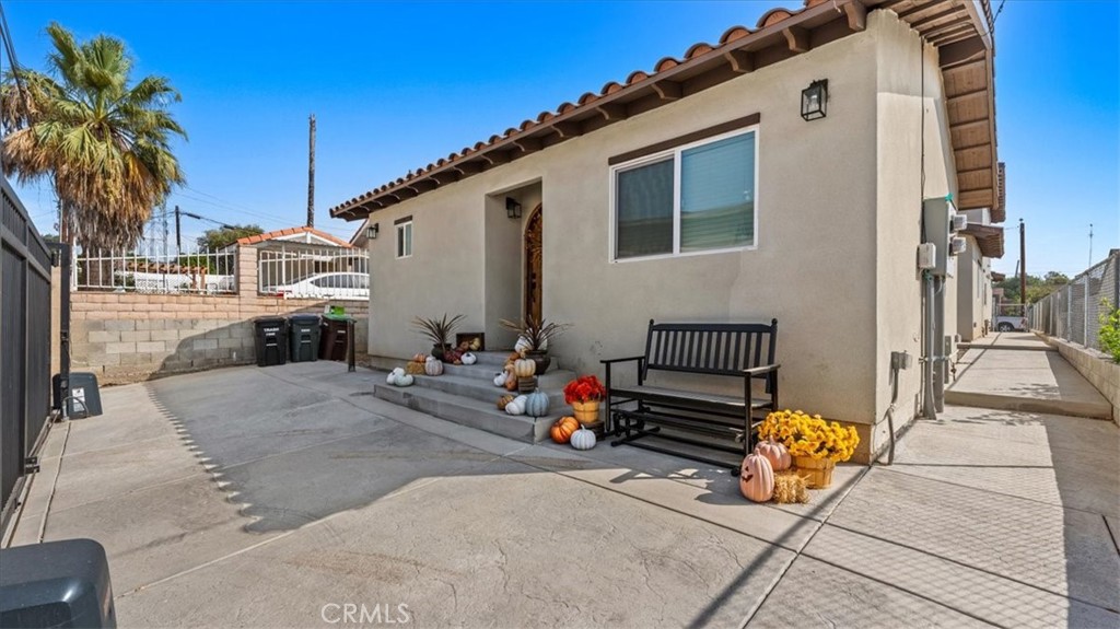 1475 North Holly Avenue Colton, CA 92324 - Photo 28 of 45 a view of a patio with a table and chairs and potted plants