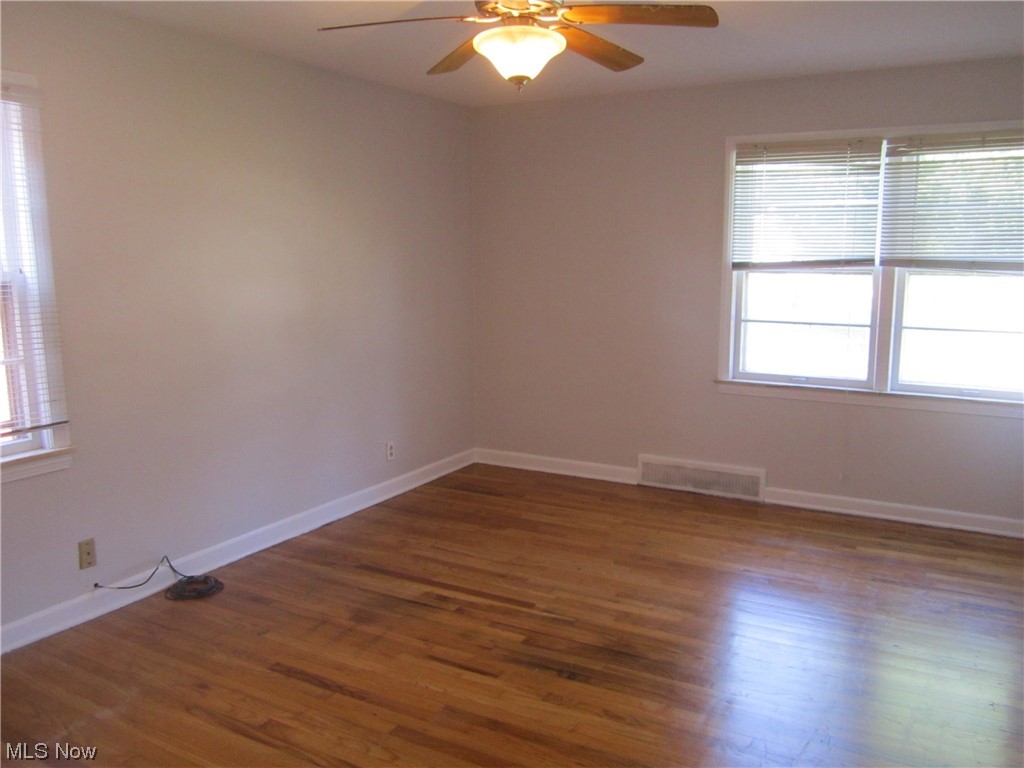 3812 Warrendale Road Cleveland, OH 44118 - Photo 22 of 32 second bedroom with plenty of windows for natural light