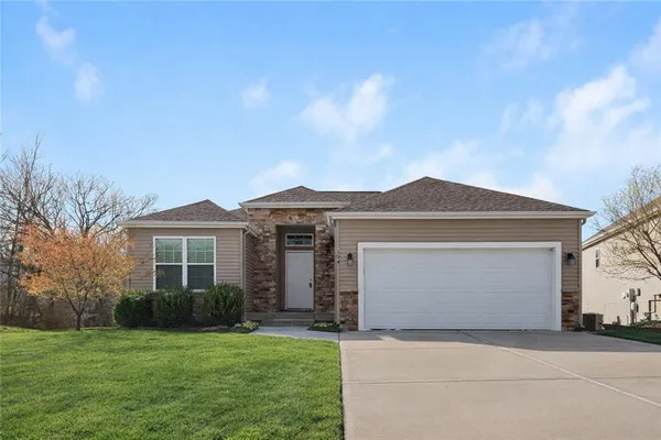 $429,900 | 194 North Camelot Drive, Liberty, MO 64068