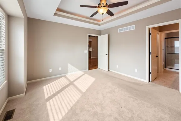 $429,900 | 194 North Camelot Drive, Liberty, MO 64068