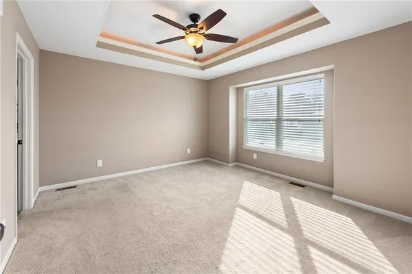 $429,900 | 194 North Camelot Drive, Liberty, MO 64068