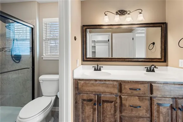 $429,900 | 194 North Camelot Drive, Liberty, MO 64068