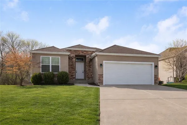 $429,900 | 194 North Camelot Drive, Liberty, MO 64068