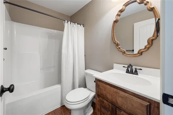 $429,900 | 194 North Camelot Drive, Liberty, MO 64068